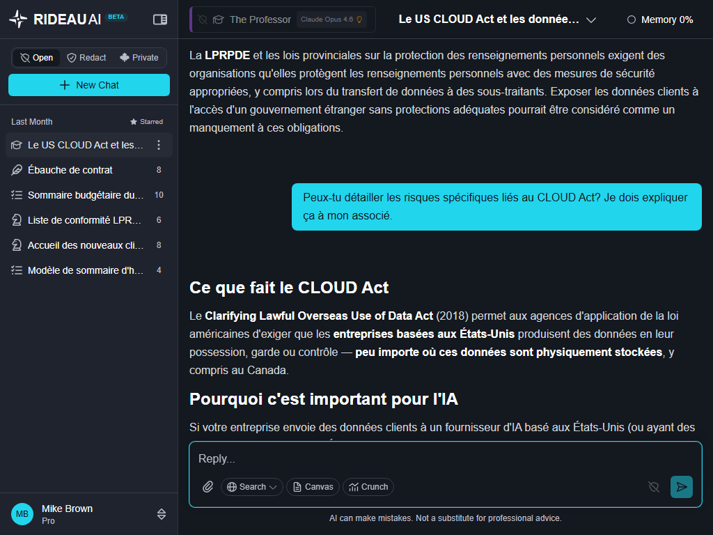 Conversation Rideau AI portant sur les obligations de la LPRPDE et sur l'incidence du CLOUD Act américain sur les données de clients canadiens, montrant l'interface de clavardage avec l'historique des conversations dans la barre latérale