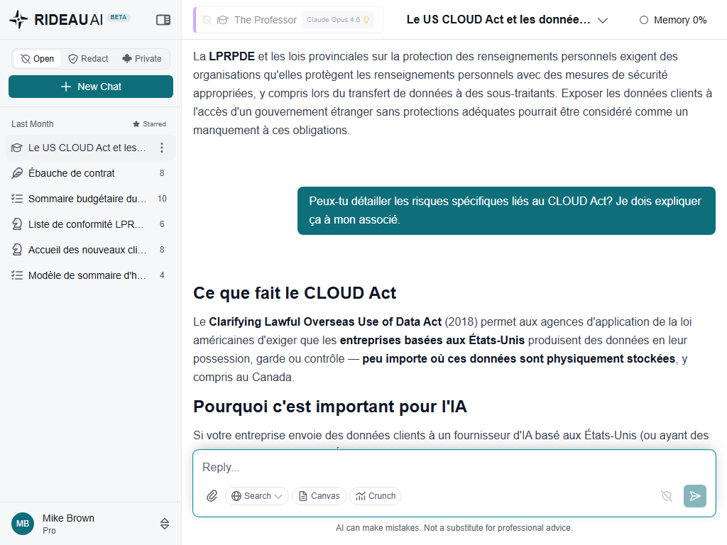 Conversation Rideau AI portant sur les obligations de la LPRPDE et sur l'incidence du CLOUD Act américain sur les données de clients canadiens, montrant l'interface de clavardage avec l'historique des conversations dans la barre latérale